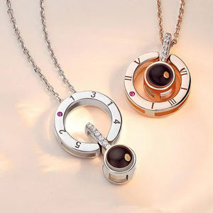 قلادة عصرية جديدة لعيد الحب بتصميم 'مائة طريقة لقول أحبك' مع إسقاط ضوئي للذكريات، سلسلة أنيقة للترقوة - Product Image 2