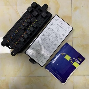 Boîte à fusibles pour excavatrices SK200-8 SK330-8 SK250-8 YN24E00036F2 YN24E00019F1 YN24E00016F2 YN73E01024P2 - Product Image 2