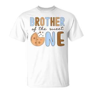 T-shirt d'anniversaire Brother Of The Sweet One Cookies And Milk, tenue assortie pour la famille - Product Image 1