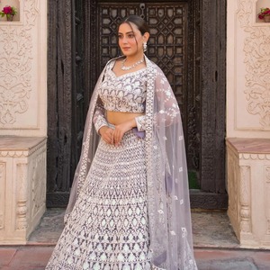 エレガントなホワイトネットLehengaヘビーダイヤモンドワーク4面装飾Dupatta伝統的なドリ刺繍ブライダルパーティーウェア - Product Image 2