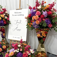 Ensemble floral artificiel de bienvenue aux tons vifs rouge, orange et violet, pour décoration de panneau de mariage sur chevalet