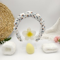 Bloemenprint Cloud Hoofdband Spa Set, Bloemen Haarspeld, Polsbandjes en Beauty Spons, Schattig Skincare Accessoire Set voor Dames
