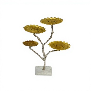 Couteau à gâteau en aluminium au design avantageux, forme ronde, couleur or, pour desserts et collations, par Home Arts - Product Image 1