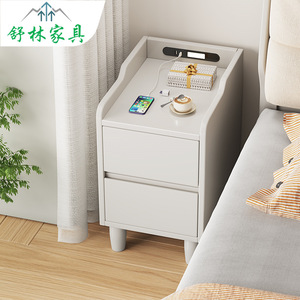 Table de chevet en bois massif de style nordique avec chargeur sans fil, mobilier de chambre moderne et minimaliste pour usage domestique - Product Image 1