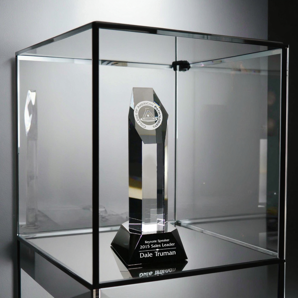 トロフィー クリスタルガラスダイヤモンドトロフィーと賞彫刻ロゴスポーツ