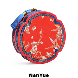Boîte à bijoux de style chinois à quatre feuilles, vintage, en tissu brocart, décorée de pompons, pour ranger bracelets, colliers et boucles d'oreilles - Product Image 1