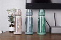 Classique Adultes Escalade Voyage En Plein Air Bouteille D'eau En Plastique Verres avec Corde De Transport pour Boissons Froides Camp Escalade