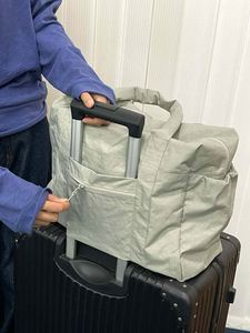 Sac fourre-tout grande capacité avec bandoulière, adapté aux poignées de bagages, pour les voyages et la salle de sport - Product Image 5