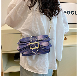 Petit sac à bandoulière carré à chaîne rétro de créateur Petit sac à papillon tendance Pochette en cuir PU Sac cadeau de soirée - Product Image 4