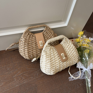 Bolso Tote de Paja Tejido a Mano, Cierre de Cuero, Bolso Versátil para Playa, Viajes y Uso Diario - Product Image 2