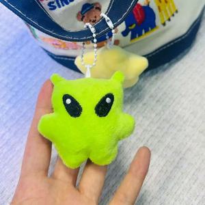 Peluche de astronauta alienígena de la galaxia con ojos grandes, OVNI, llavero de peluche, juguete de peluche para máquina de garras - Product Image 3