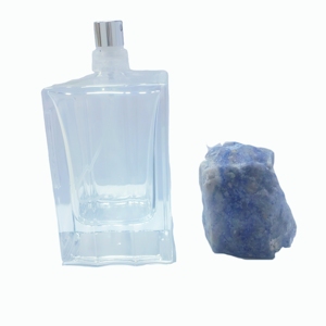 Flacon de parfum carré en verre vide avec bouchon en aventurine bleue brute - Product Image 6