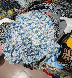 Vestido de Seda Usado de Primera Calidad al por Mayor, Elegante Traje de Noche de Seda para Cenas Formales, Ceremonias y Viajes - Product Image 2