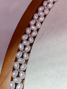 สายรัดข้อมือไข่มุกน้ำจืดธรรมชาติทรงไม่สม่ำเสมอที่ถักทอด้วยมืออย่างประณีต พร้อมตัวล็อคเงินแท้ S925 ขัดเงา - Product Image 4