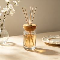 Bouteille diffuseur en verre transparent avec couvercle en bois – Contenant moderne pour aromathérapie, pour une fragrance élégante pour la maison
