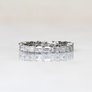 Anillo de Diamantes de Corte Esmeralda en Oro Blanco para Mujer, Color D Natural, Anillo de Compromiso Clásico T0755 - Product Image 5