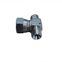 وصلة تي (Tee Fitting) 9411-92180 / 14720827، مناسبة لحفارات فولفو و SDLG من السلسلة B (140، 145، 160، 180، 210، 240، 290، 360، 460، 700)