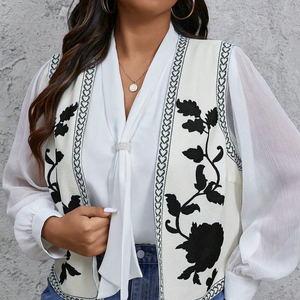 เสื้อแจ็คเก็ตบอมเบอร์ผ้าฝ้ายปักลายดอกไม้สไตล์โบฮีเมียนอินเดียสีขาว งานแฮนด์เมด สำหรับฤดูใบไม้ร่วงและฤดูหนาว เป็นมิตรกับสิ่งแวดล้อม แบบเย็บต่อผ้า - Product Image 1