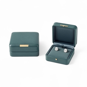 Caja de Regalo para Pendientes de Cuero PU al por Mayor con Inserto de Microfibra, Logotipo Estampado en Lámina, Fabricante de Empaques Personalizados para Joyería - Product Image 4