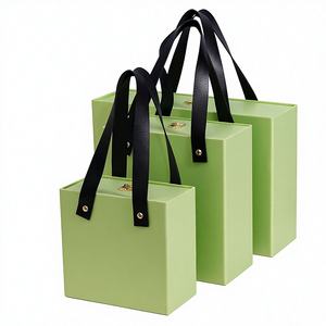 Boîte cadeau à tiroir en carton avec lamination mate et gaufrage, avec poignée, pour crème pour le visage, vernis à ongles, huile - Product Image 2