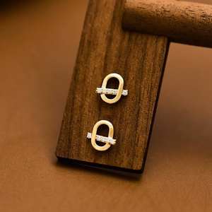 Pendientes de Moda con Letra Q para Mujer, Estilo Geométrico con Circonita, Acero Inoxidable, Chapado en Oro de 18K, Joyería Minimalista - Product Image 1