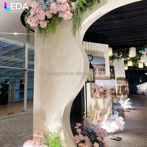 Arche d'entrée de mariage LEDA en PVC blanc, fond carré, couleur et taille personnalisables - Product Image 3