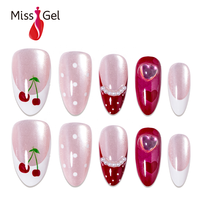 32 pièces Faux ongles en plastique ABS, rose glacé, effet œil de chat magnétique, forme amande moyenne, cœur cerise, perle, style français