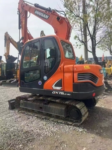Excavadora de cadenas pequeña Doosan Dx75 de 7.5 toneladas usada, con motor de alta eficiencia certificado por CE y EPA, incluye 1 año de garantía. - Product Image 3