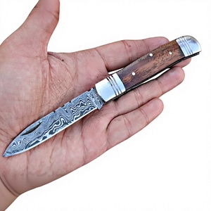 Couteau pliant artisanal en acier Damas avec manche en bois d'ébène, dureté 58-60HRC, pour les détaillants - Couteaux Rajput - Product Image 4