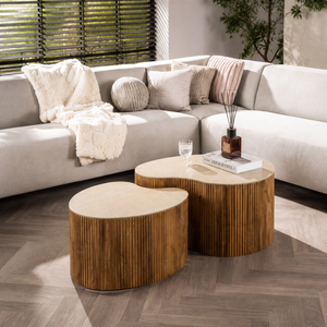 Ensemble de tables basses gigognes Japandi Wabi Sabi avec base en bois nervuré, finition aspect travertin, esthétique naturelle, tables centrales pour salon - Product Image 1