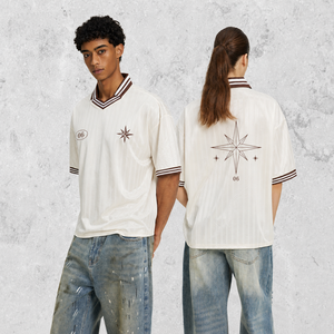 Camiseta Personalizada con Cuello en V, Corte Holgado, 250 g/m², Algodón, Estilo Urbano, Logotipo Personalizado, Marca Privada, Alta Calidad, para Hombre - Product Image 2