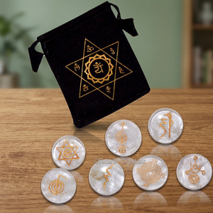 Set de Cristales de Cuarzo Reiki para Sanación, 7 Piedras Talladas Redondas con Símbolos Sagrados, Bolsa de Terciopelo Negro para Equilibrio Energético y Alineación de Chakras - Product Image 2
