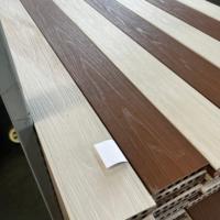 Planche de terrasse WPC 3D gaufrée effet bois, 6 trous, deuxième génération, pour usage technique, 22,5x13x300mm, en stock.