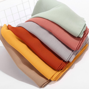 Nuovo Design Malaysia Chiffon Hijab musulmano da donna in puro colore sciarpa arriccia - Product Image 1