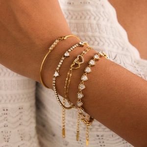 Bracelet double anneau en forme de cœur en alliage de zinc avec strass sertis clos, bijou cadeau - Product Image 2