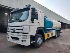 Camion-citerne HOWO 6x4 20 m³ à prix d'usine, moteur WP3Q130E50, étanche et efficace pour la distribution de carburant - Product Image 3