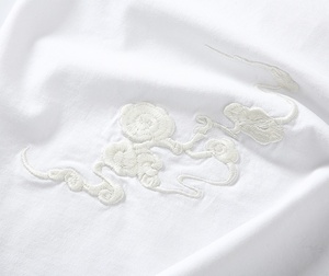 قميص دينيم رجالي من كيرين بتطريز ثلاثي الأبعاد، 100% قطن، بأكمام قصيرة، تصميم على الطراز الصيني، بوزن قماش 300 جرام - Product Image 3