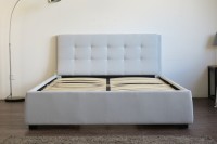 Base de Cama Contemporánea Tapizada en Gris Claro con Almacenamiento, Tamaño Queen, 4 Cajones Debajo de la Plataforma, para Villa