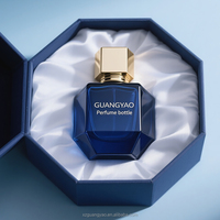 Flacon de parfum en verre gaufré irrégulier de luxe, vide, 30ml 50ml 100ml, avec boîte cadeau et couvercle carré doré