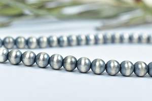 Collar de Perlas de Plata de Ley de 8 mm Hecho a Mano por MBR GEMS & JEWELRY, Collar Elegante de 16 Pulgadas de Largo, Unisex, para Aniversario - Product Image 3