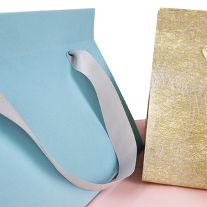 Sac cadeau en papier triangulaire de nouvelle conception, sac à main en carton de haute qualité, boîte d'emballage de bijoux exquise - Product Image 2