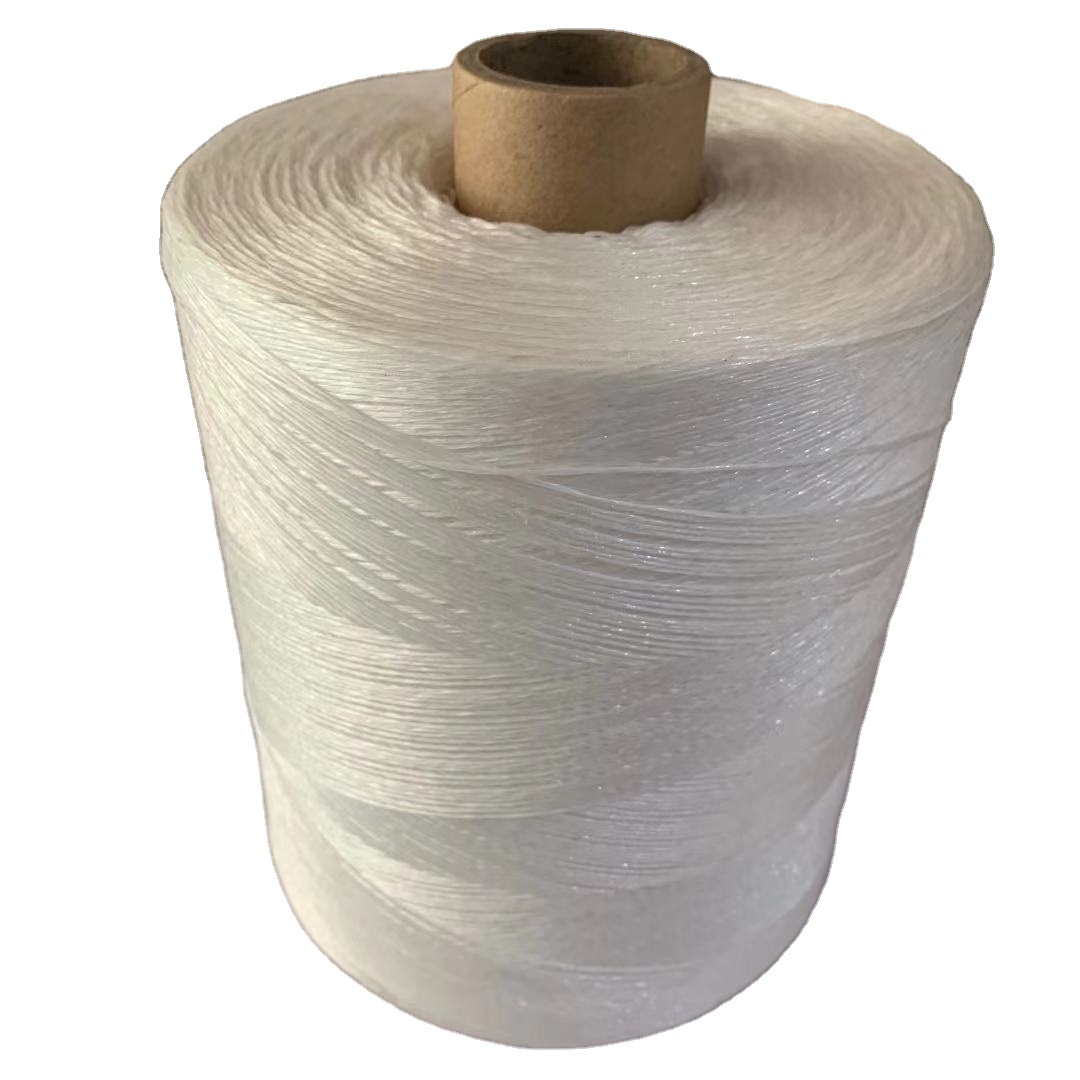 460 Tex White Beige Green Fibrillated And Twisted Pp Weft Yarn Applied To Carpet Backing