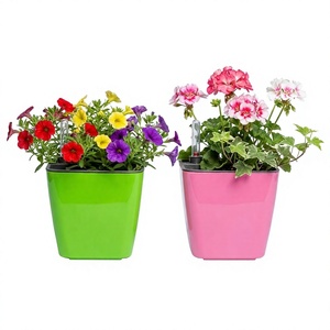 Pot de fleurs carré auto-arrosant de haute qualité avec réservoir d'eau intégré, jauge de niveau d'eau, jardinière en plastique durable pour intérieur et extérieur - Product Image 1