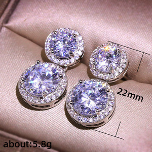 Orecchini scintillanti a forma di ruota rotonda per donna, gioielli eleganti e versatili per le orecchie - Product Image 1