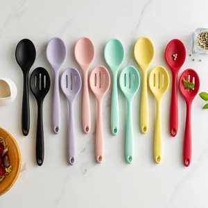 Cuchara coladora de silicona para cocina, utensilio de cocina de silicona de grado alimenticio, cuchara para mezclar sopa, cuchara antiadherente con orificios - Product Image 5