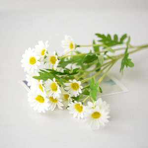 O-X397 Vente en gros <span class=keywords><strong>pas</strong></span> chère <span class=keywords><strong>de</strong></span> <span class=keywords><strong>fleurs</strong></span> artificielles en soie, chrysanthème sauvage, petite marguerite, tournesol, <span class=keywords><strong>bouquet</strong></span> <span class=keywords><strong>de</strong></span> <span class=keywords><strong>fleurs</strong></span> <span class=keywords><strong>de</strong></span> haute qualité pour mariage, décoration <span class=keywords><strong>de</strong></span> la maison - Product Image 6