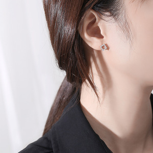 Boucles d'oreilles clous carrées creuses en argent sterling S925 avec zircone taille ronde, version cuivre personnalisable, pour femme - Product Image 5