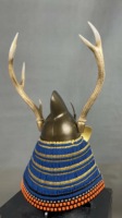Casque de samouraï Kabuto avec grand ornement en forme de bois de cerf doré, décoration de dragon, casque japonais portable pour collection