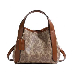 Bolso de Mano Casual Vintage Exclusivo para Damas. Hecho de material PU, adecuado para diversas ocasiones, incluyendo uso diario y al aire libre. - Product Image 3