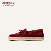 Mocassins artisanaux en cachemire et laine pour femme, semelle en jute tressée, nœud argenté, bout rond, rouge profond, mode artisanale écoresponsable